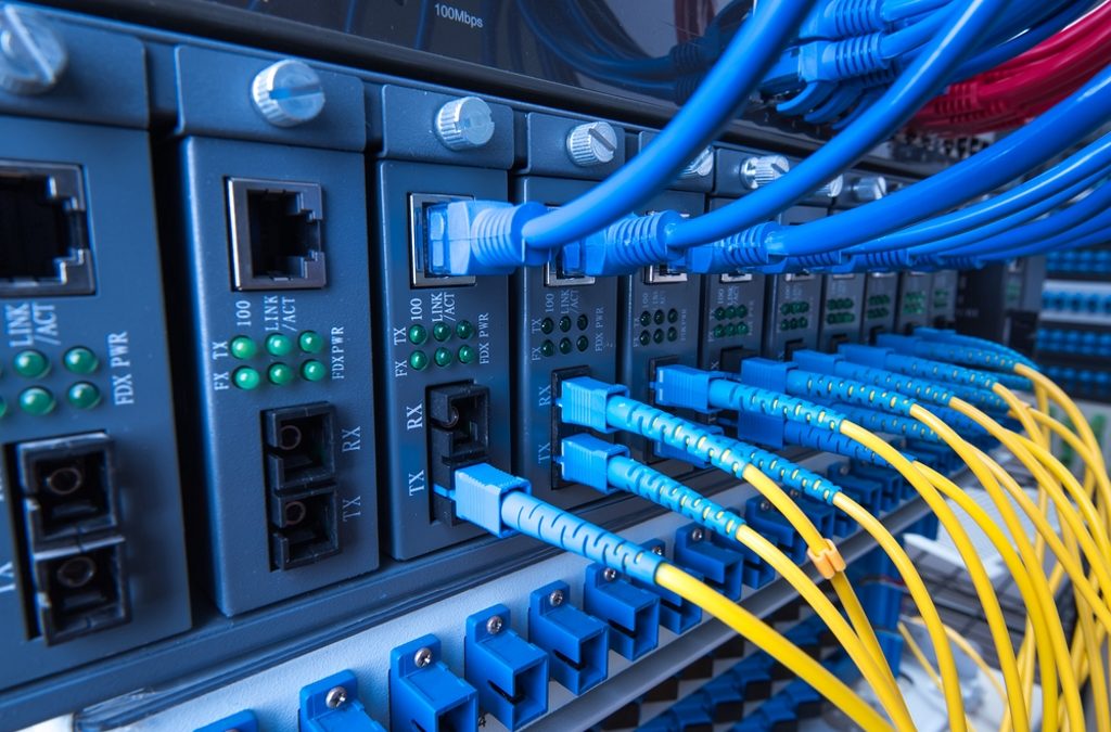 Infrastructure réseau et câbles fibre optique